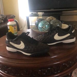 NEW unisex Nike JR 10R 0CARA TF indoor soccer shoe